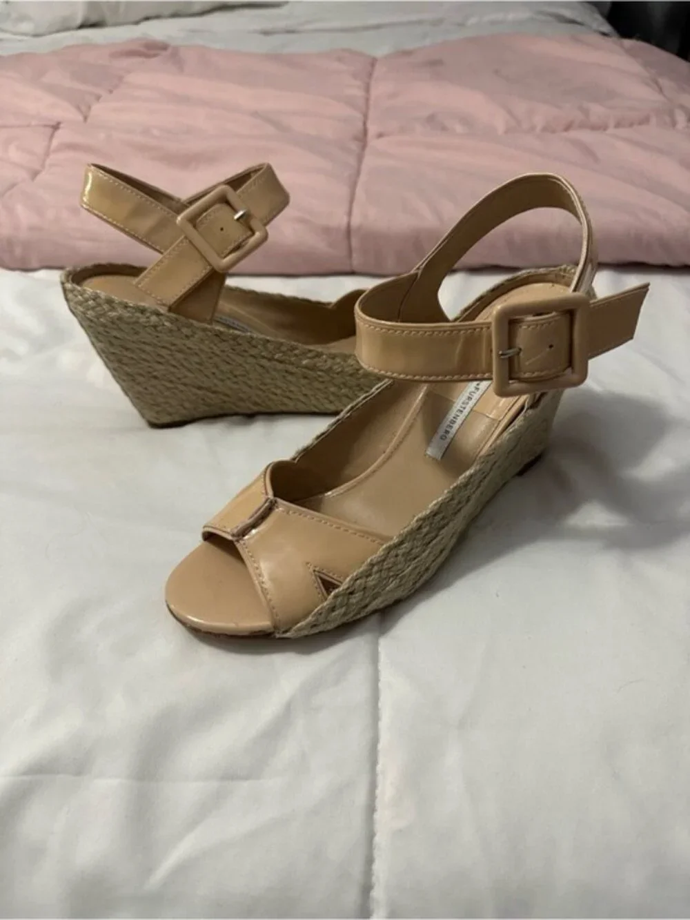 Diane Von Furstenberg Neutral Beige Espadrille Wedge Sandals size 8.5